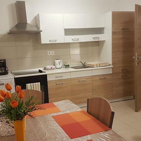 Ferienwohnung Orange Brist Pula Exterior foto