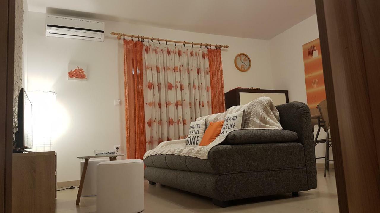 Ferienwohnung Orange Brist Pula Exterior foto