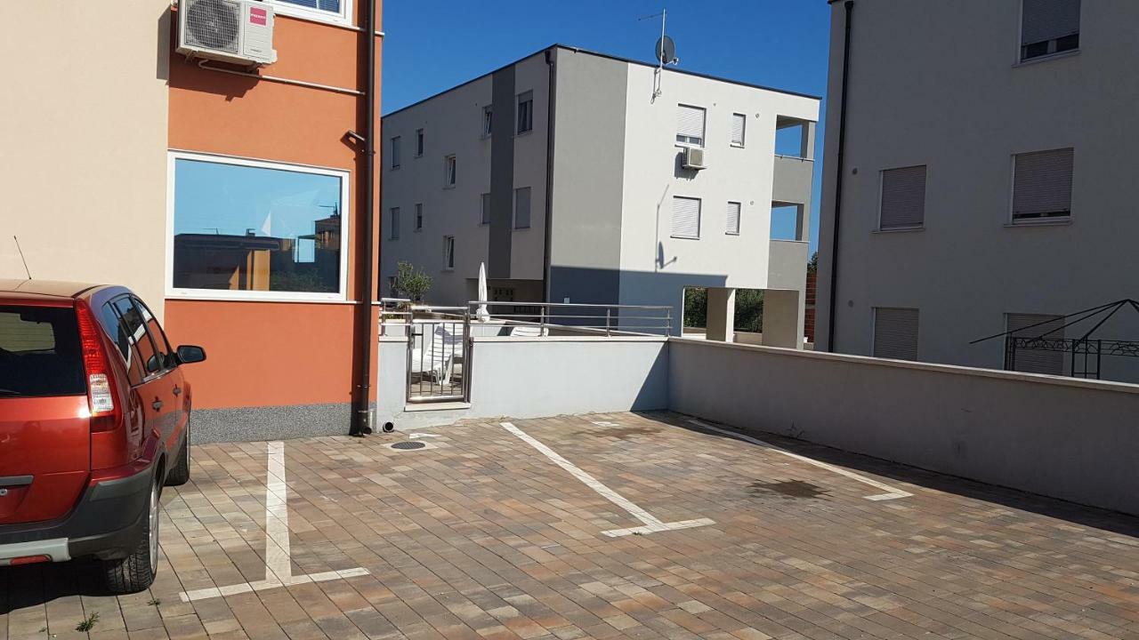 Ferienwohnung Orange Brist Pula Exterior foto