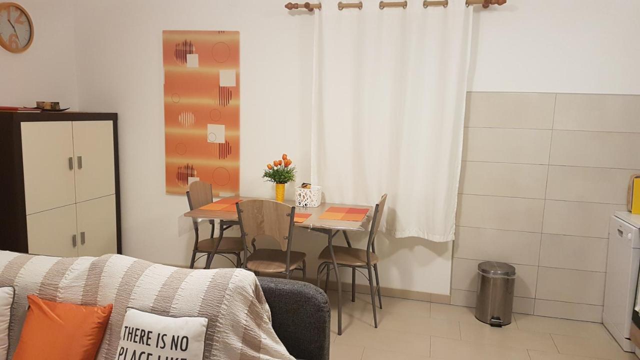 Ferienwohnung Orange Brist Pula Exterior foto